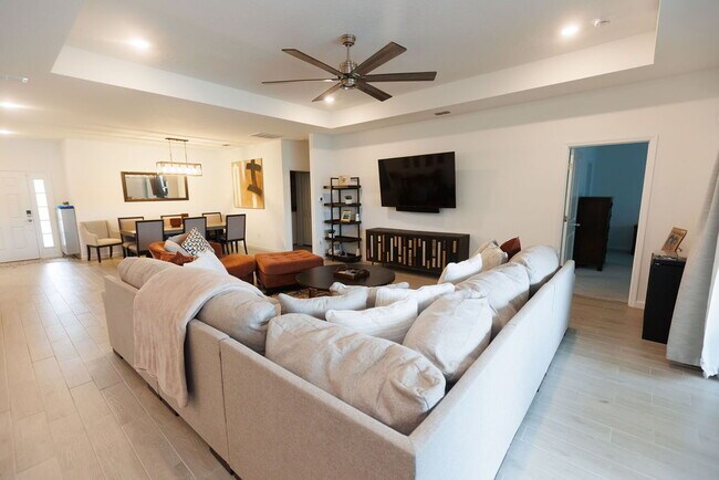 Building Photo - 4 Bedroom 2 Bath home for rent with beauti...