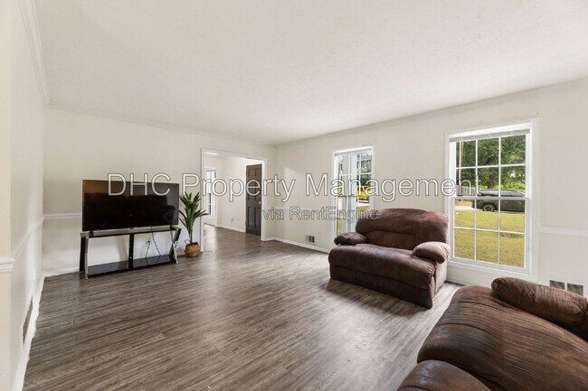 Building Photo - 652 Bantry Ln