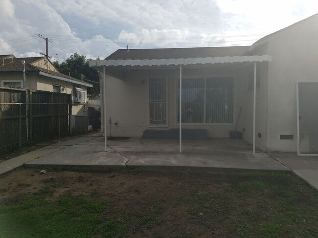 Building Photo - Large North Torrance House. Torrance Schools, Huge yard, 2 car garage hookups **OPEN HOUSE EVERY ...