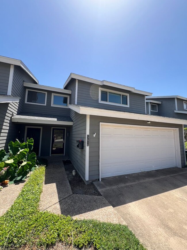 Building Photo - 3 Bedroom Condo Available Now