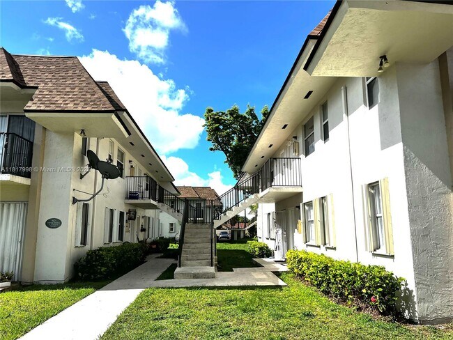 Building Photo - 7111 SW 129th Ave