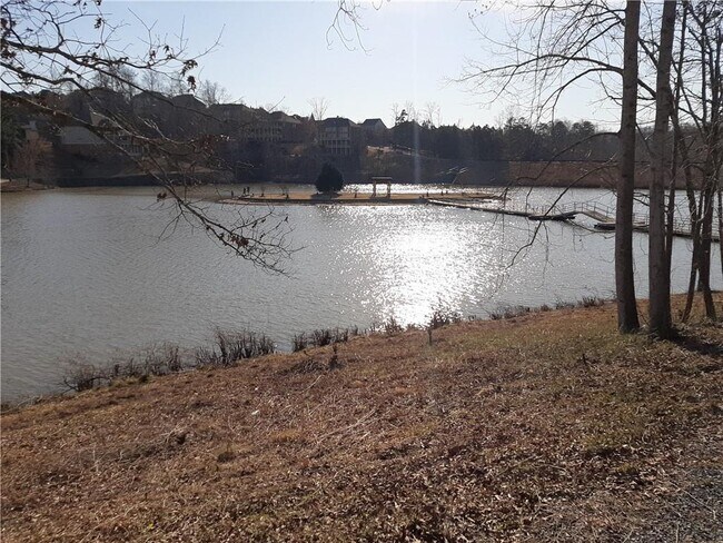 Building Photo - 6835 Lake Overlook Ln