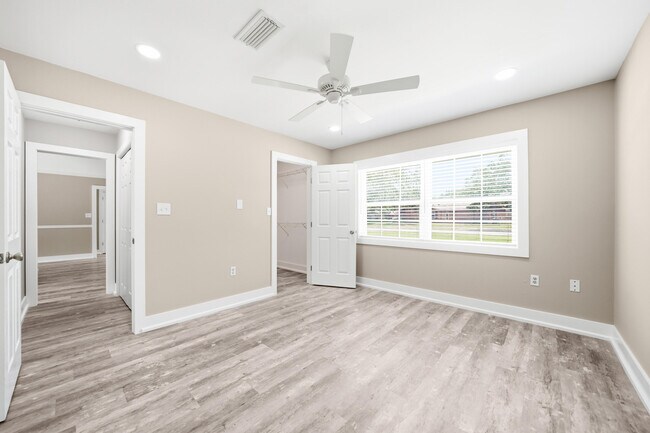 Building Photo - 942 Rue De Palms
