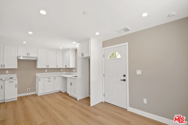 Building Photo - 15428 Camarillo St