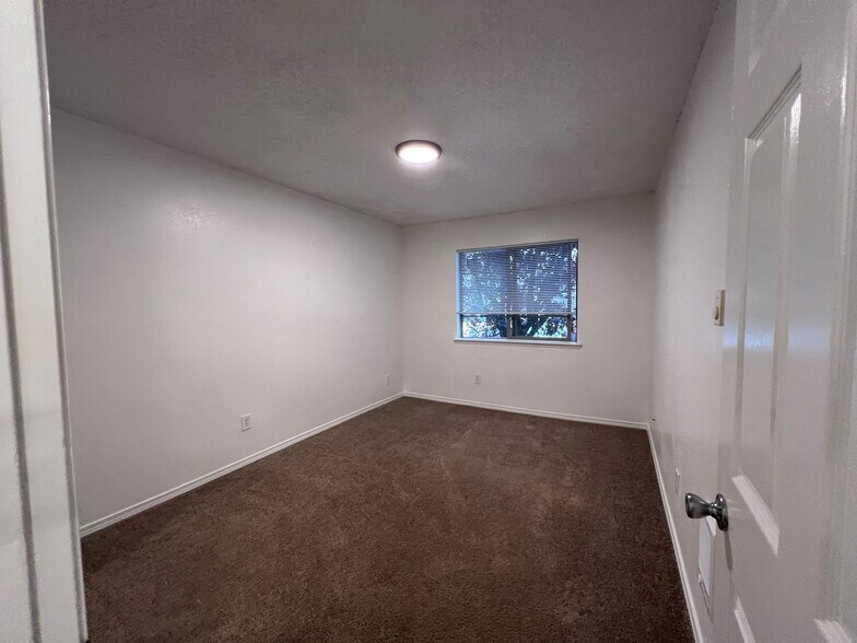 Building Photo - 17250 SW Heritage Ct