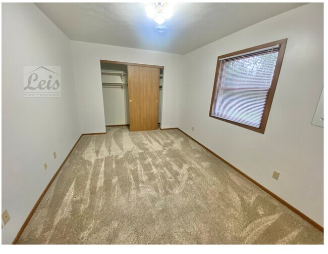 Building Photo - 534 Stonecastle Ct
