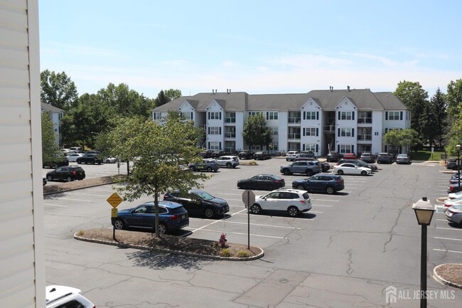 Building Photo - 732 Waterford Dr