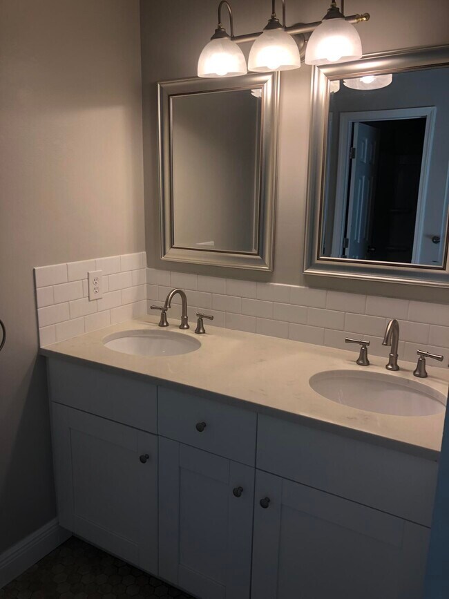 Building Photo - 7653 Frankfort St