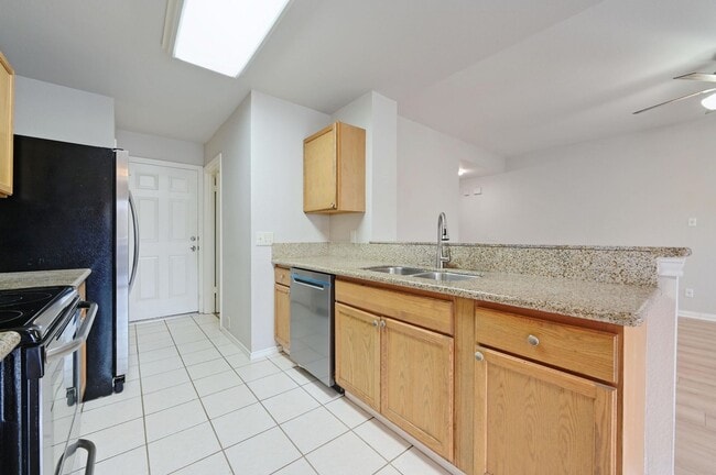 Building Photo - 2028 Kaiser Dr