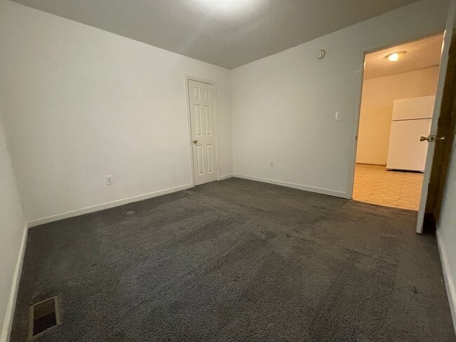 Building Photo - Adorable Rancher Style Home