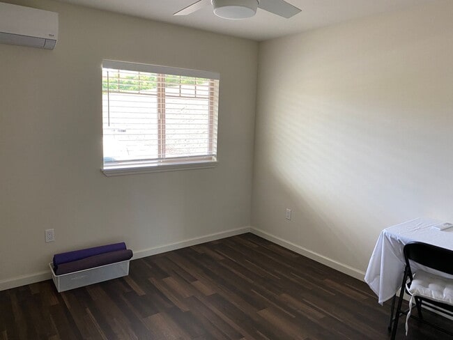 Building Photo - Napili - Newer 2 bedroom, 1 bath. Across the street from Napili Bay.