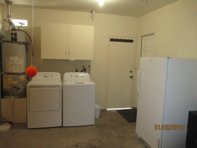 Building Photo - 2156 N Sunshine Cir