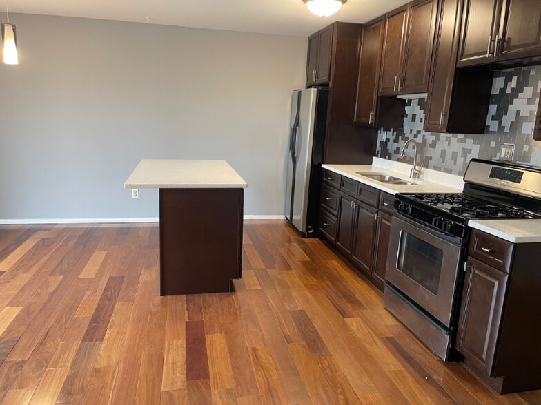 Building Photo - 7238 Kennedy Ave