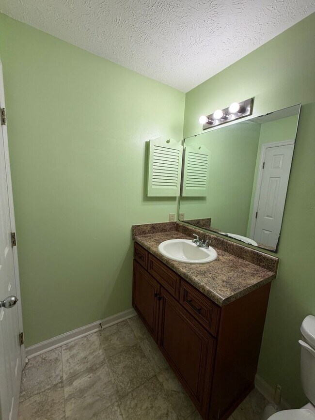 Building Photo - 341 Waterdown Dr