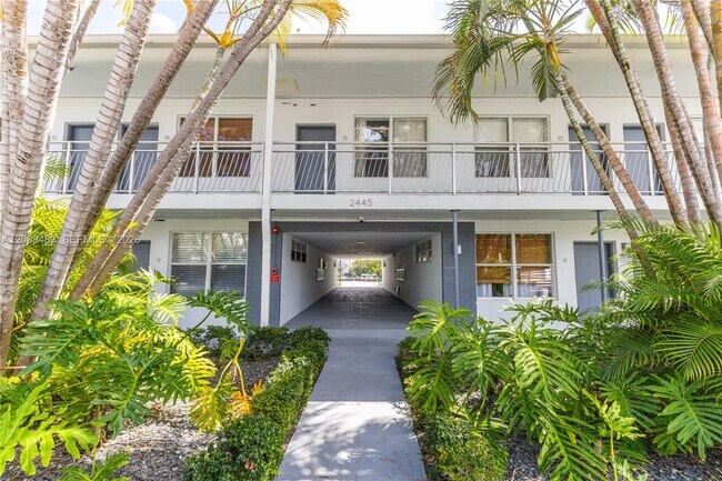 Building Photo - 2445 Lake Pancoast Dr