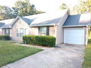 Building Photo - 225 Apple Valley Rd