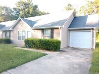 Building Photo - 225 Apple Valley Rd