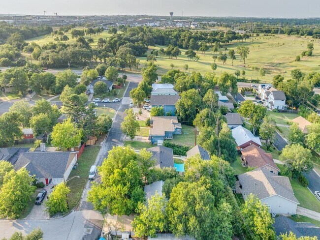 Building Photo - 1705 Adriane Dr