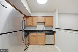 Building Photo - 1001 N Randolph St