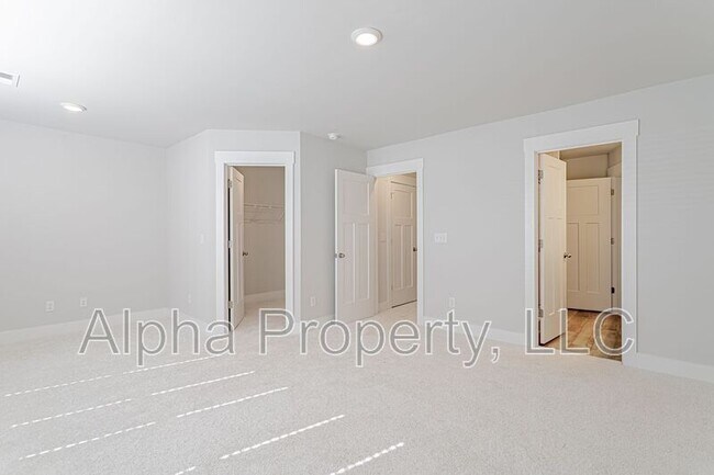 Building Photo - 302 Marston Ln