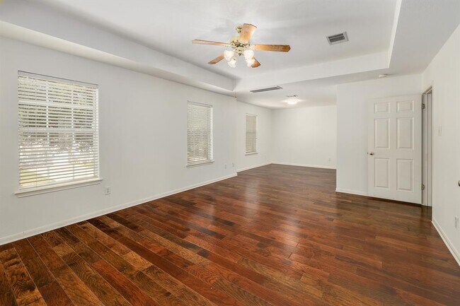 Building Photo - 2023 Wood Glen Dr