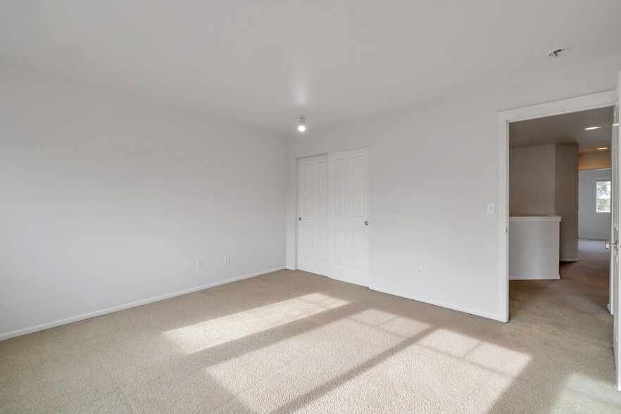 Building Photo - 5202 S 214th Way