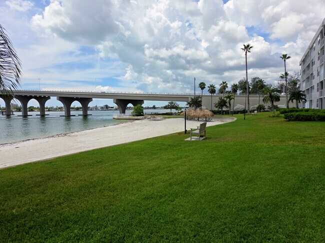Building Photo - 5801 Bahia Del Mar Cir