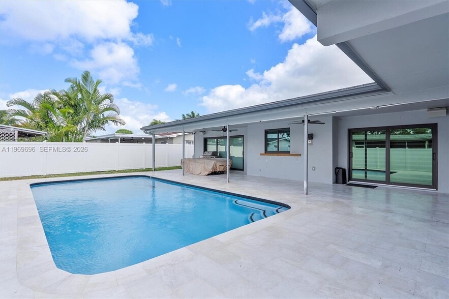 Building Photo - 10950 NW 16th Ct