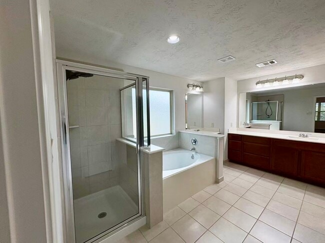 Building Photo - 3722 Pantano Ct
