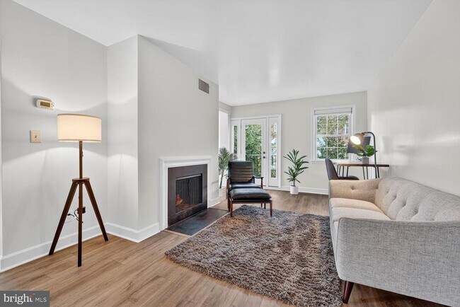 Building Photo - 1209 N Pitt St