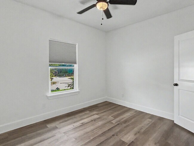Building Photo - Modern 3-Bedroom Home Near Downtown