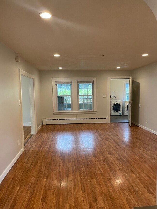 Building Photo - 12 Vine St