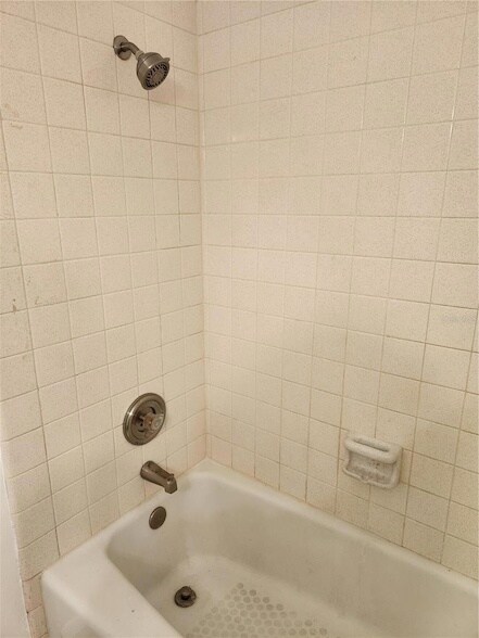 Building Photo - 173 Pinehurst Dr