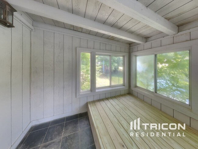 Building Photo - 325 Cypress Ln