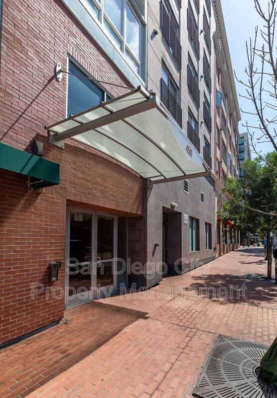 Building Photo - 450 J St