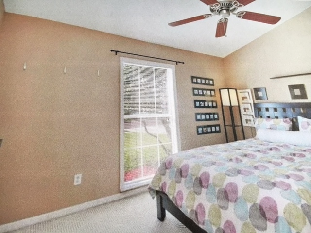 Nice size master bedroom with on-suite - 2140 Redleaf Drive