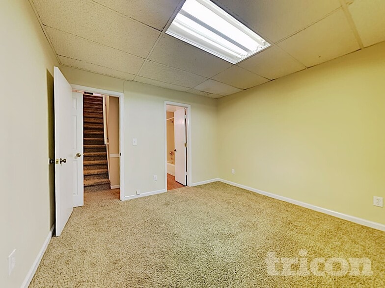 Building Photo - 3958 Cotswold Dr SW