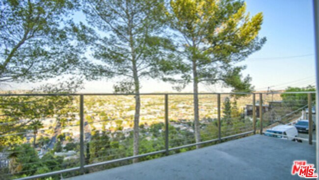 Building Photo - 649 Cross Ave