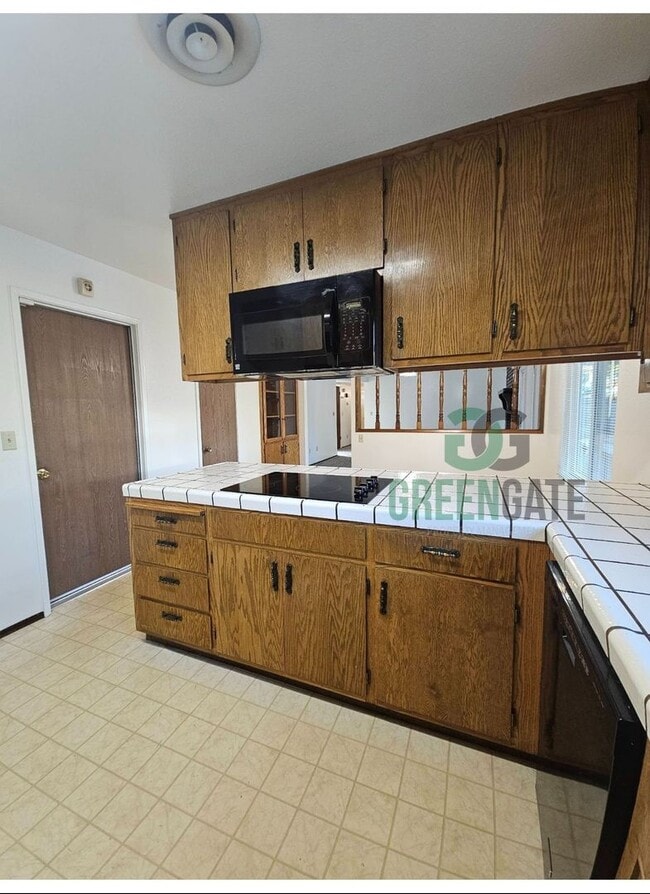 Building Photo - Beautiful 3 BEDROOM 2 BATH HOME IN MODESTO...