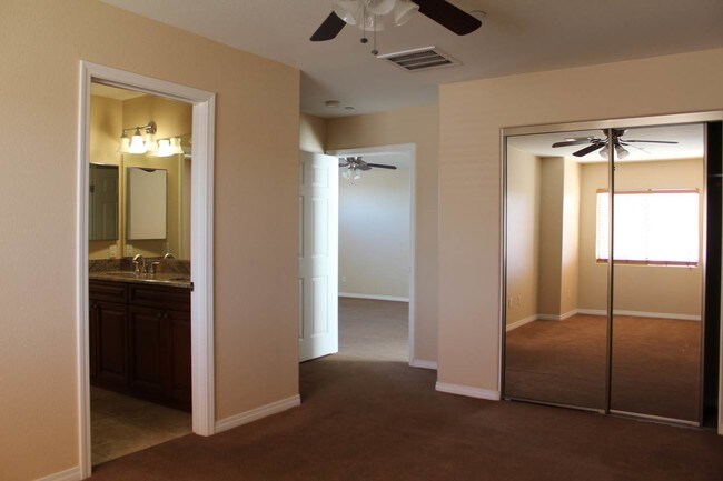 Building Photo - 5584 Hawley Ct