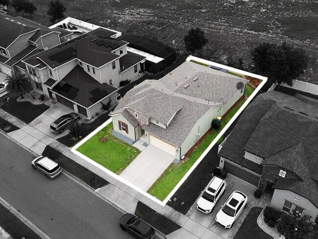 Building Photo - 2062 Redbay Ave