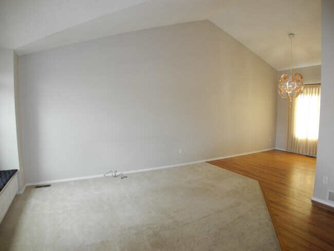 Building Photo - 4420 Stonehaven Dr