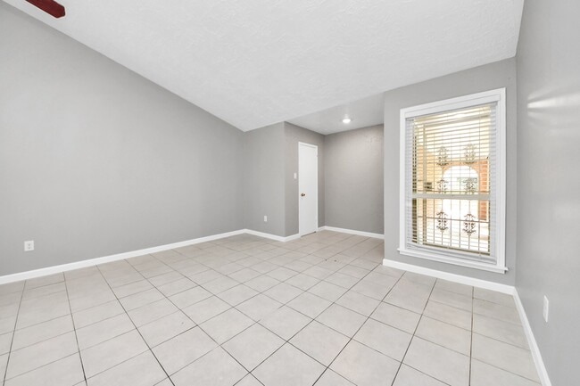 Building Photo - 10707 Shannon Hills Dr