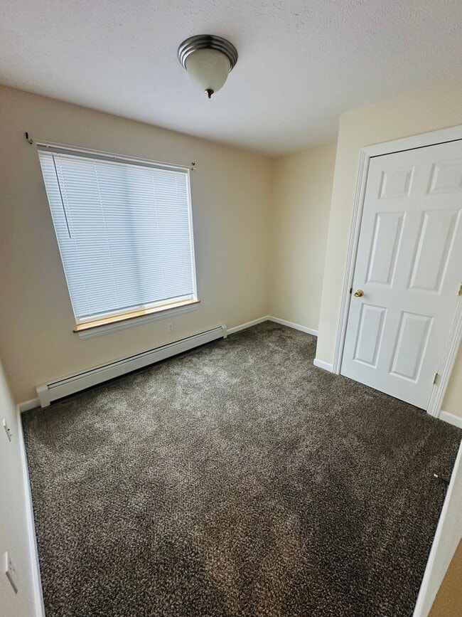 Building Photo - Spacious 3-Bedroom Duplex for Rent – Minut...