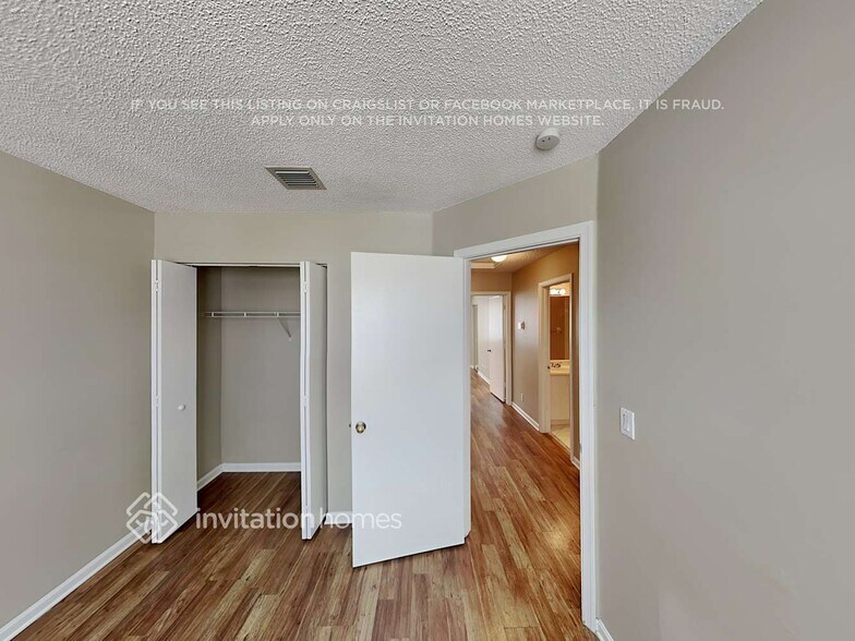 Building Photo - 4728 SW 13th Pl