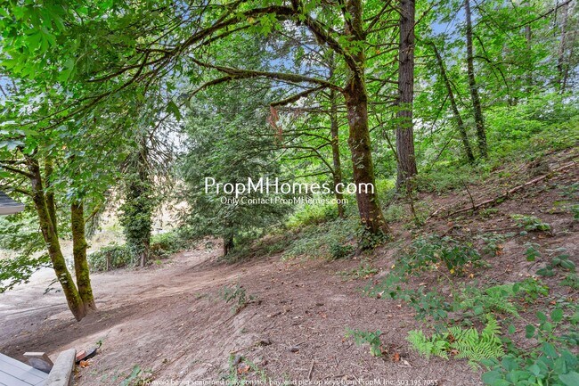 Building Photo - Vibrant Four-Bedroom Country Retreat with ...