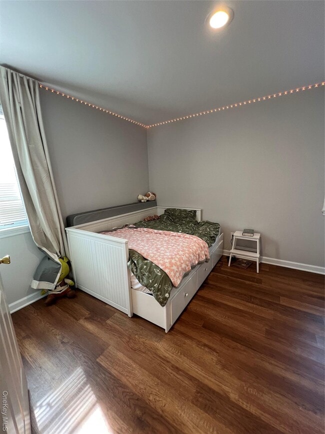 Building Photo - 31 B Marwood Rd N