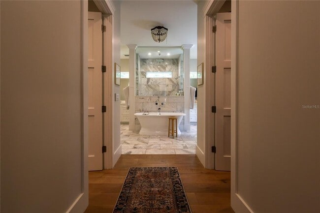 Building Photo - 2402 W Parkland Blvd