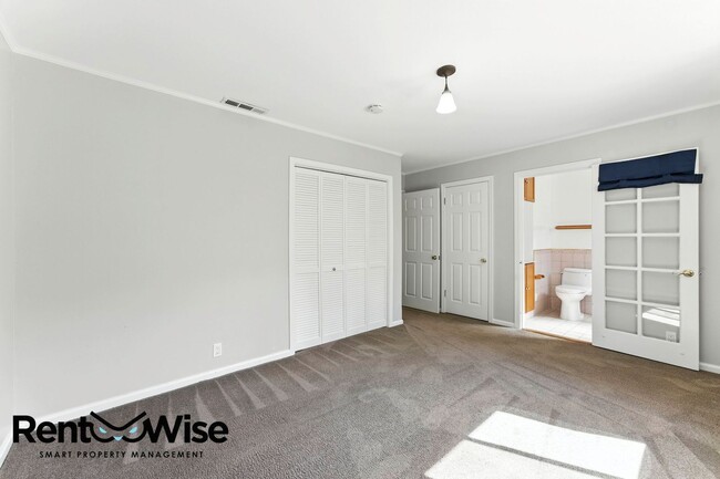 Building Photo - 1121 Killarney Ln