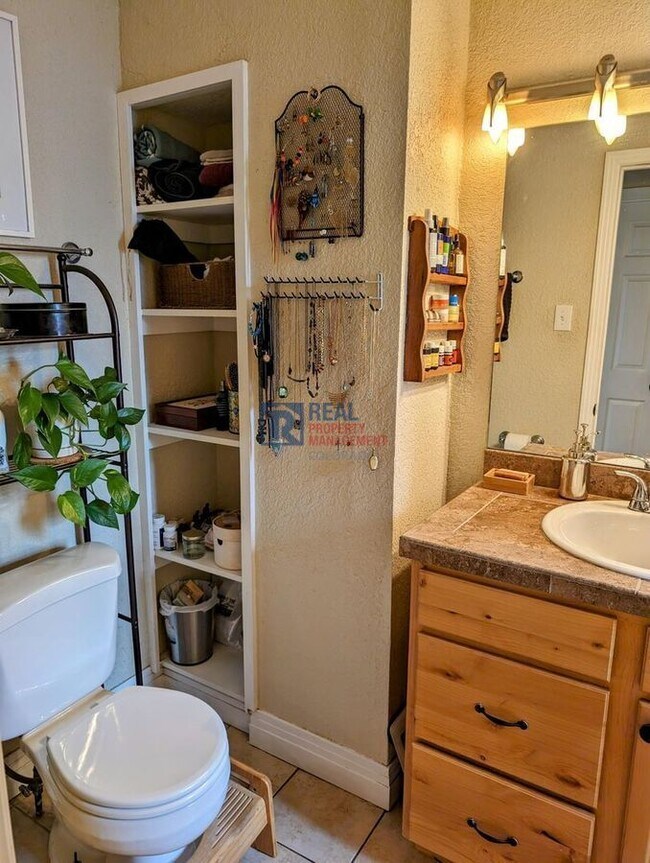 Building Photo - 908 Wolff St